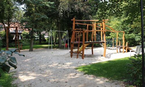 Klettergerüst auf dem Spielplatz